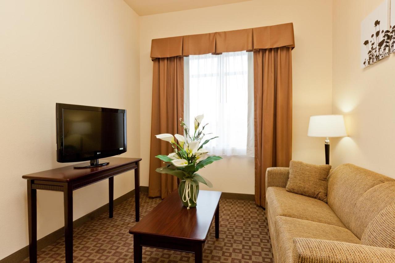 King Suite at Sleep Inn & Suites Highway 290/NW Freeway