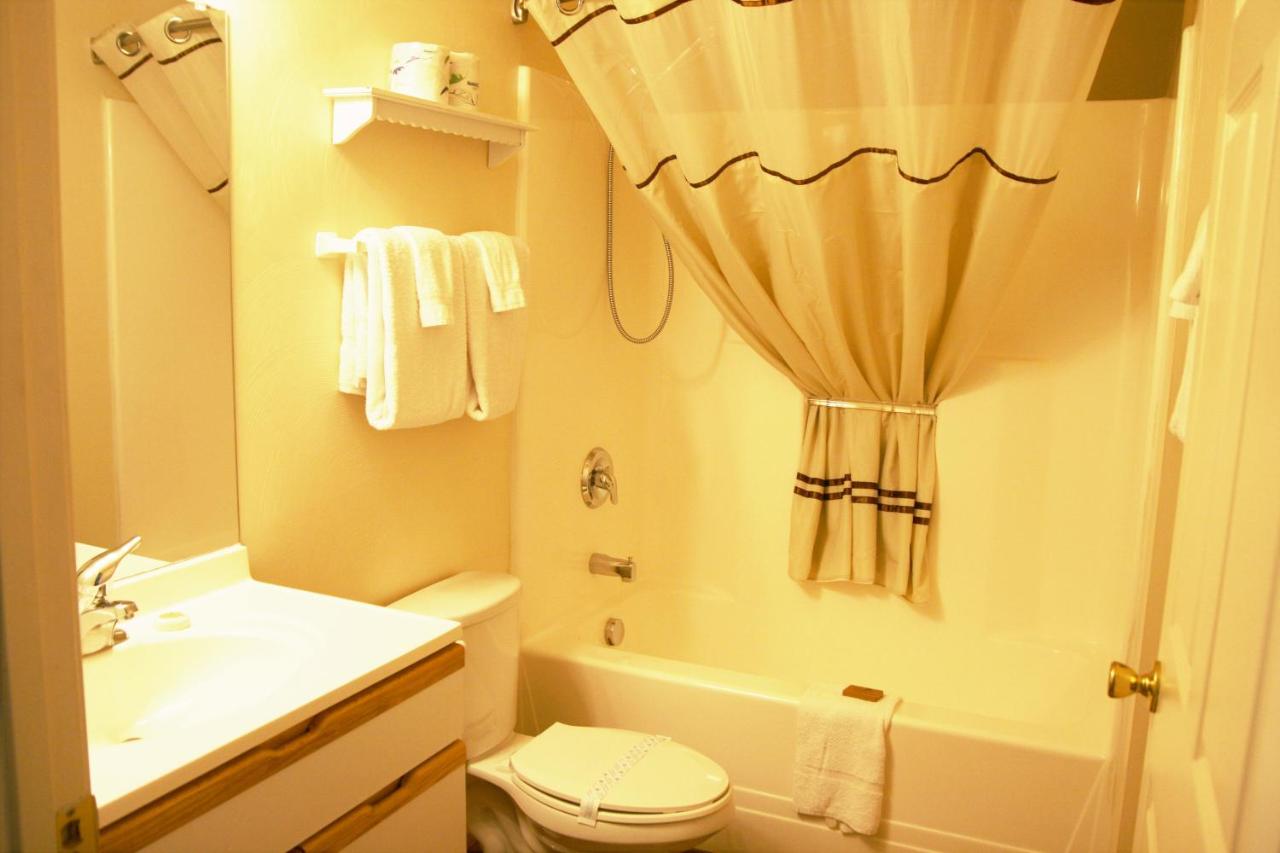 Queen Suite at Affordable Suites Statesville