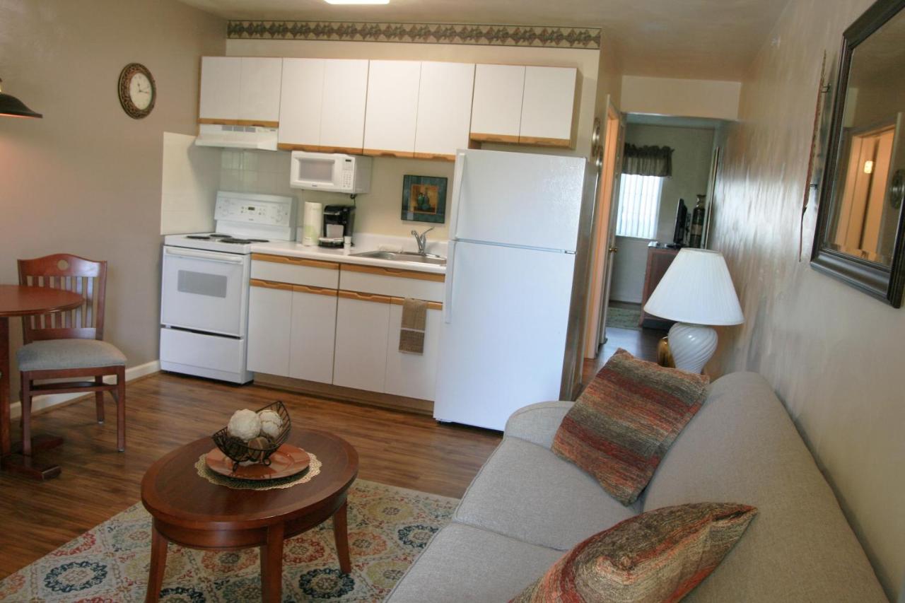 Queen Suite at Affordable Suites Statesville