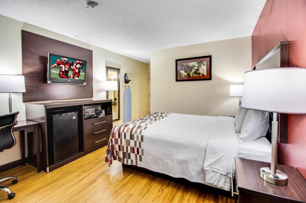 Deluxe King Room Non-Smoking at Red Roof Inn Franklin, KY
