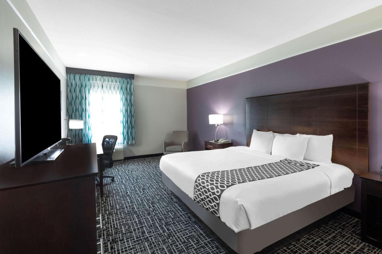 Deluxe King Room at La Quinta Inn & Suites by Wyndham Port Lavaca