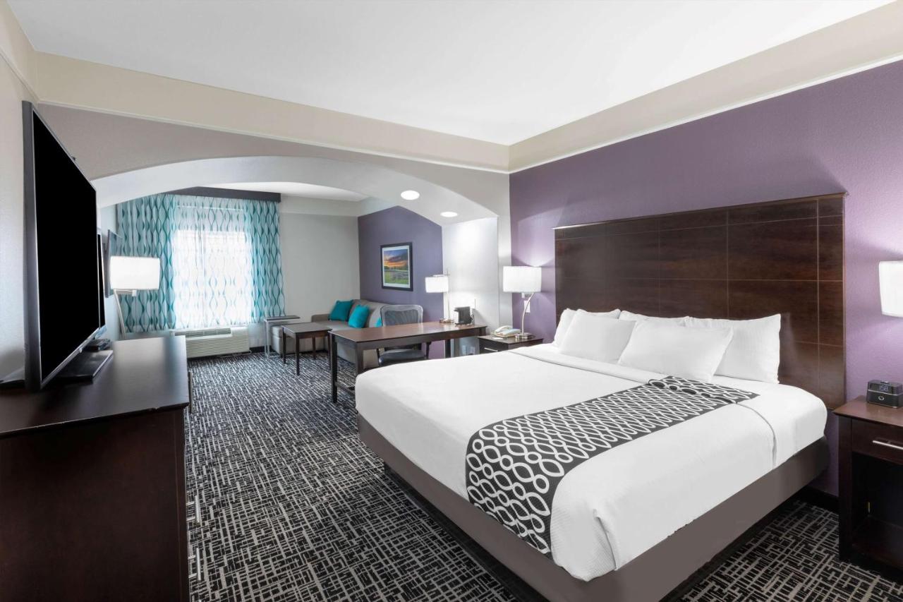 Executive King Room at La Quinta Inn & Suites by Wyndham Port Lavaca