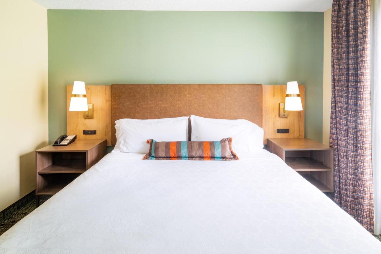Studio Queen Suite - Non-Smoking at Staybridge Suites Memphis - Poplar Ave East by IHG