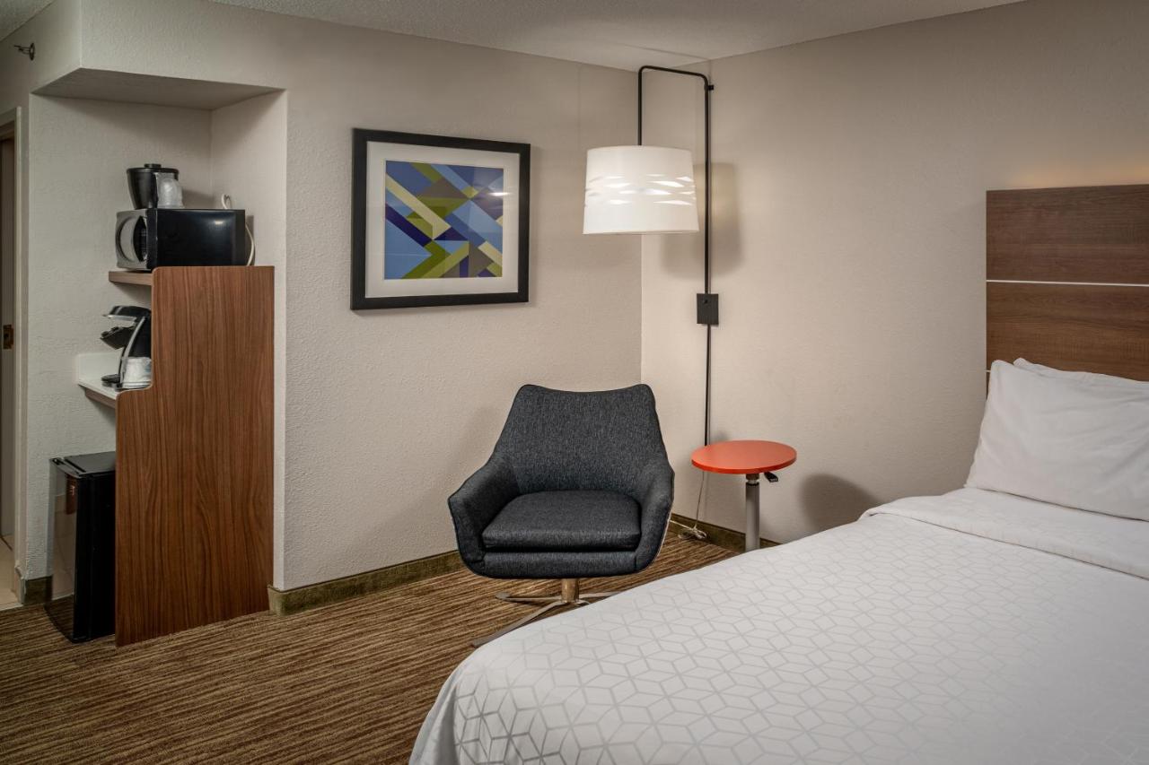 Room Selected at Check-In at Holiday Inn Express Hotel & Suites Pikeville by IHG