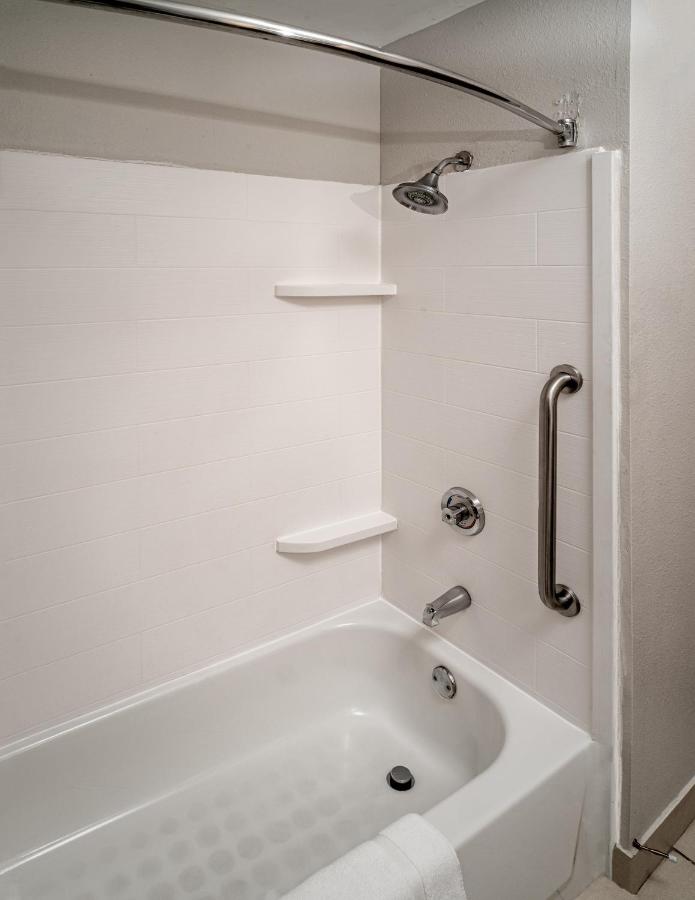King Bed Executive Suite - Non-Smoking at Holiday Inn Express Hotel & Suites Pikeville by IHG