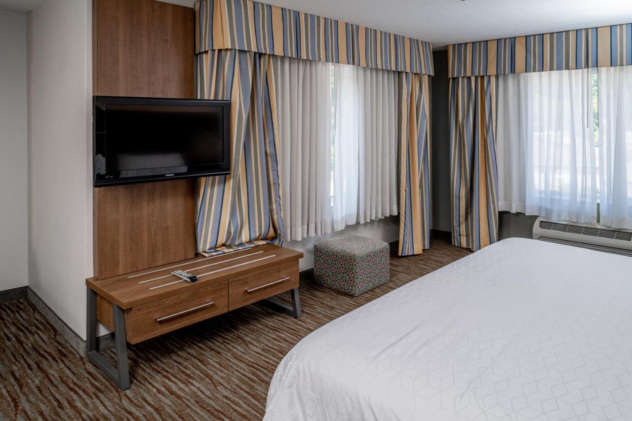 King Suite - Non-Smoking at Holiday Inn Express Hotel & Suites Pikeville by IHG