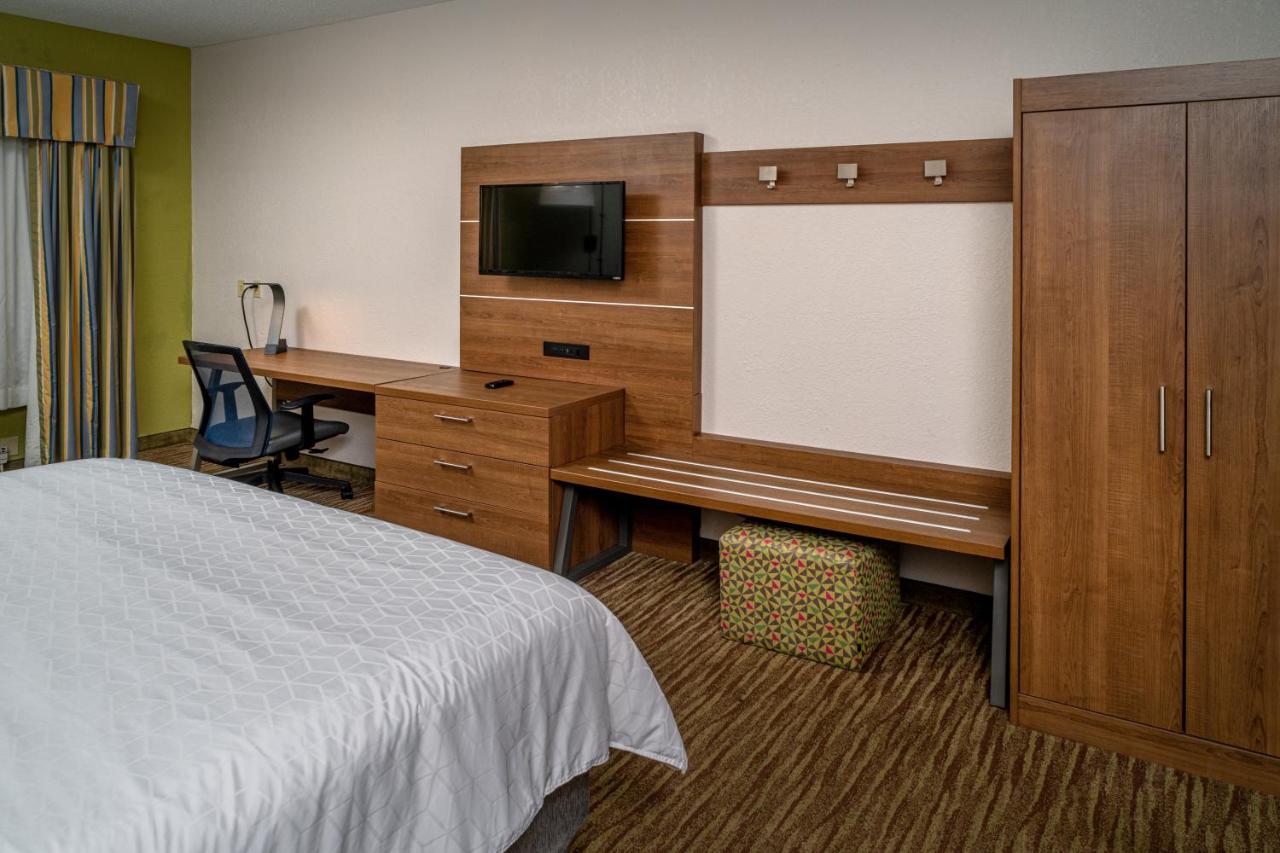 King Room - Non-Smoking at Holiday Inn Express Hotel & Suites Pikeville by IHG