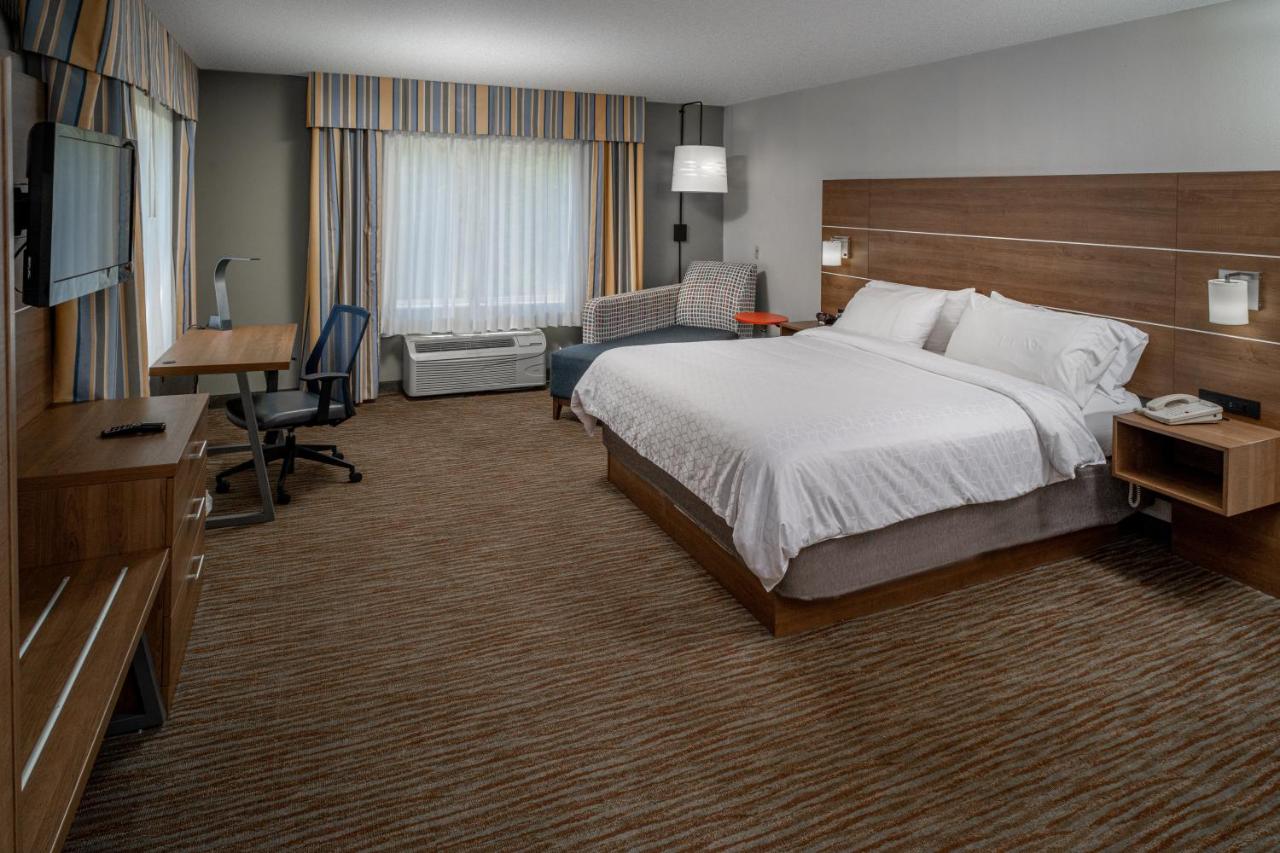 King Room - Non-Smoking at Holiday Inn Express Hotel & Suites Pikeville by IHG