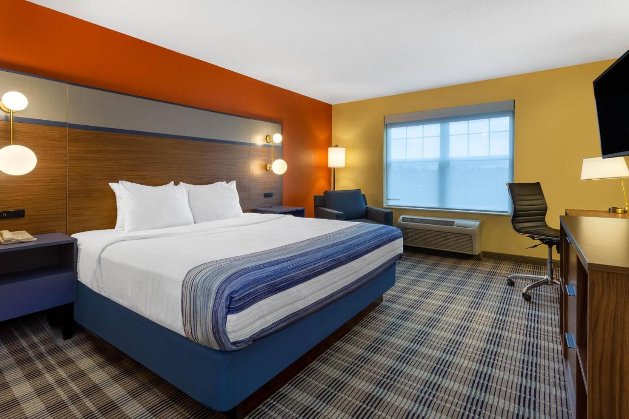 King Room - Non-Smoking at AmericInn by Wyndham Fulton Clinton