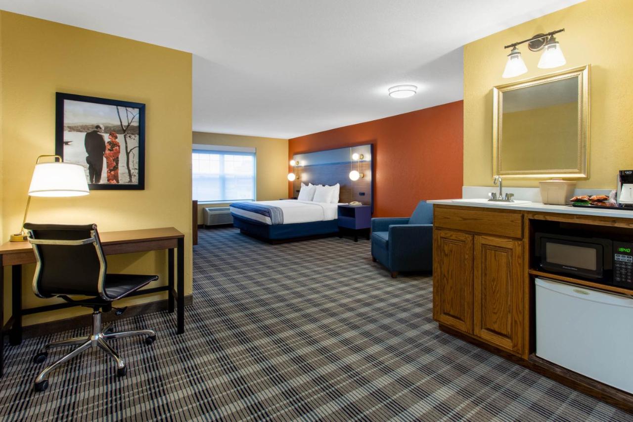 One-Bedroom King Suite with Twin Beds - Non-Smoking at AmericInn by Wyndham Fulton Clinton