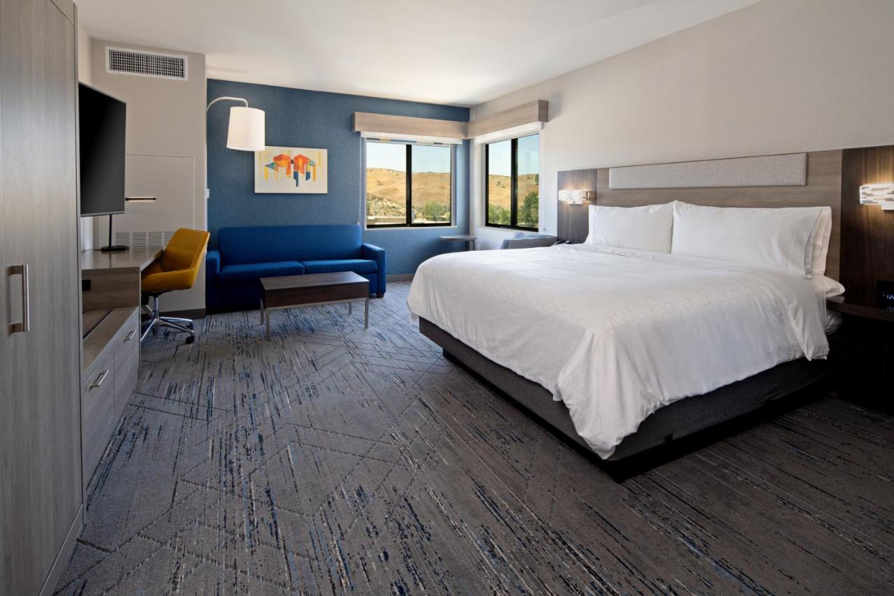 Hearing Accessible King Suite - Non-Smoking at Best Western Valencia/Six Flags Inn & Suites