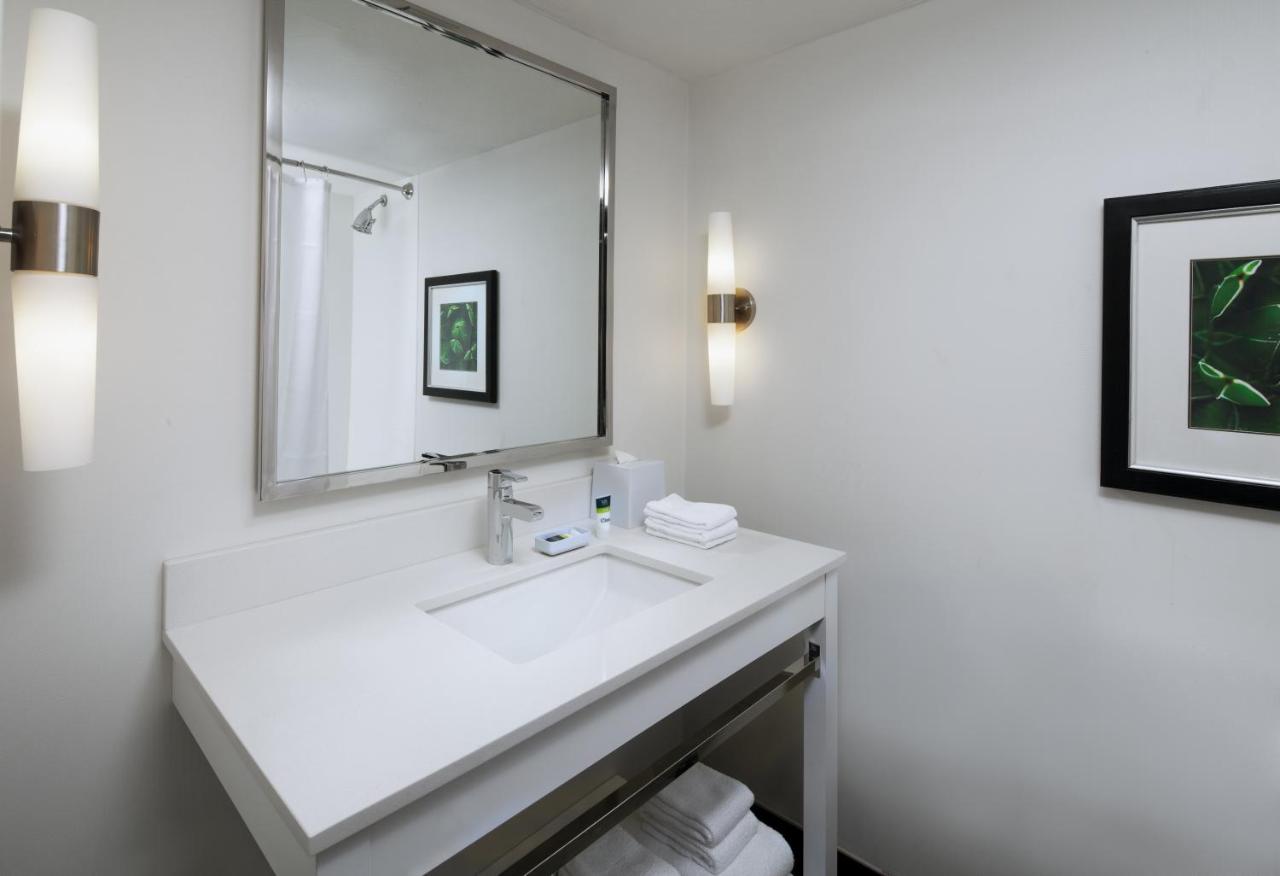 Four Points by Sheraton Phoenix South Mountain