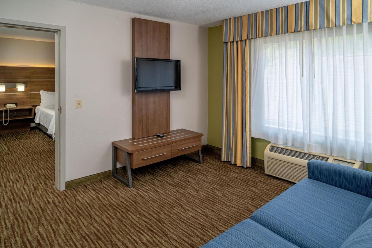 Queen Suite with Two Queen Beds - Non-Smoking at Holiday Inn Express Hotel & Suites Pikeville by IHG