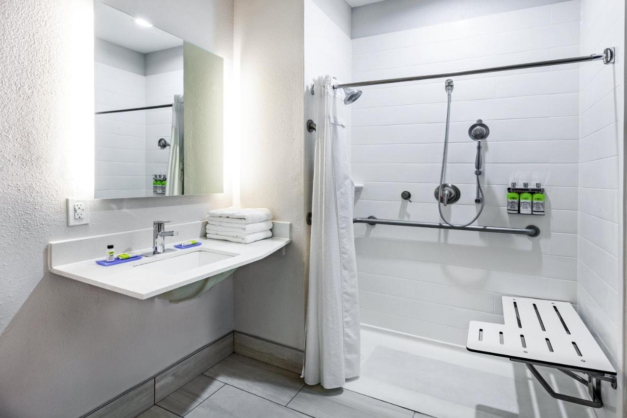 King Room - Mobility Access/Roll in Shower - Non-Smoking at Holiday Inn Express & Suites Port Lavaca by IHG