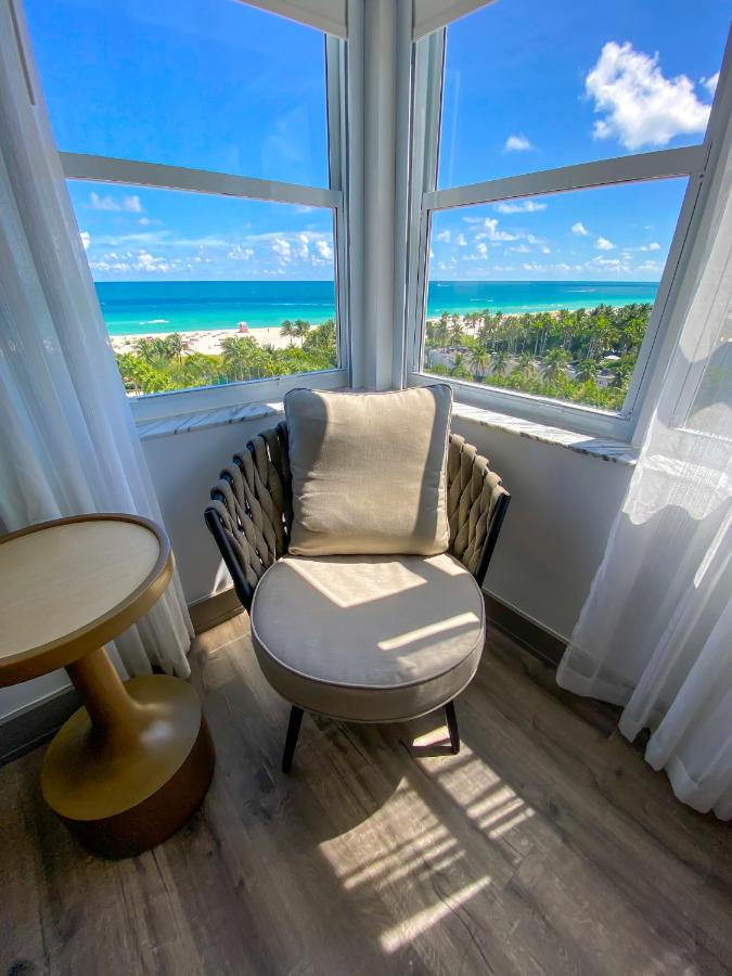 Signature Ocean View King at Marseilles Beachfront Hotel