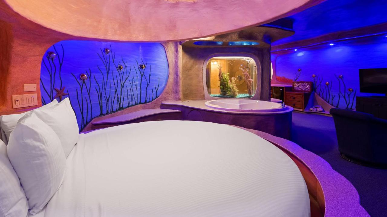 Fantasy King Suite at Best Western Galena Inn & Suites