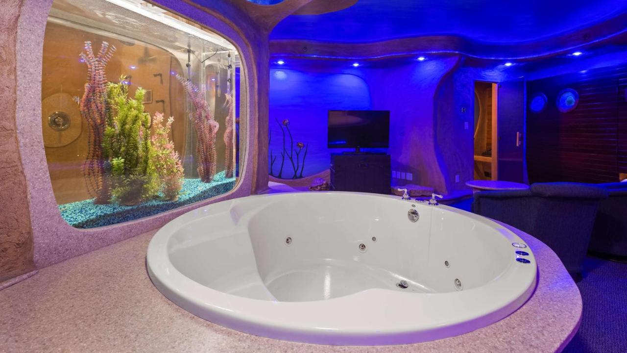 Fantasy King Suite at Best Western Galena Inn & Suites