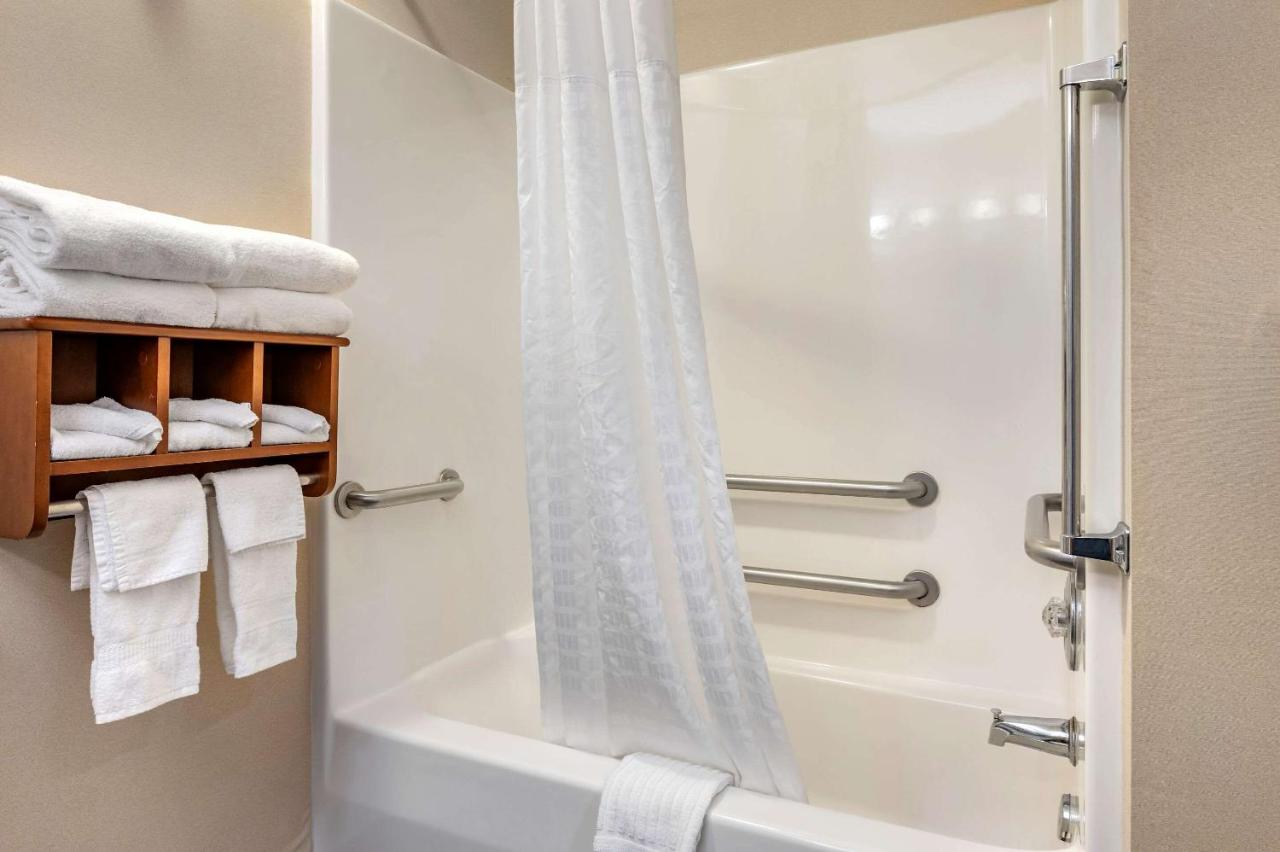 King Room - Accessible/Non-Smoking at Comfort Suites Columbus West - Hilliard