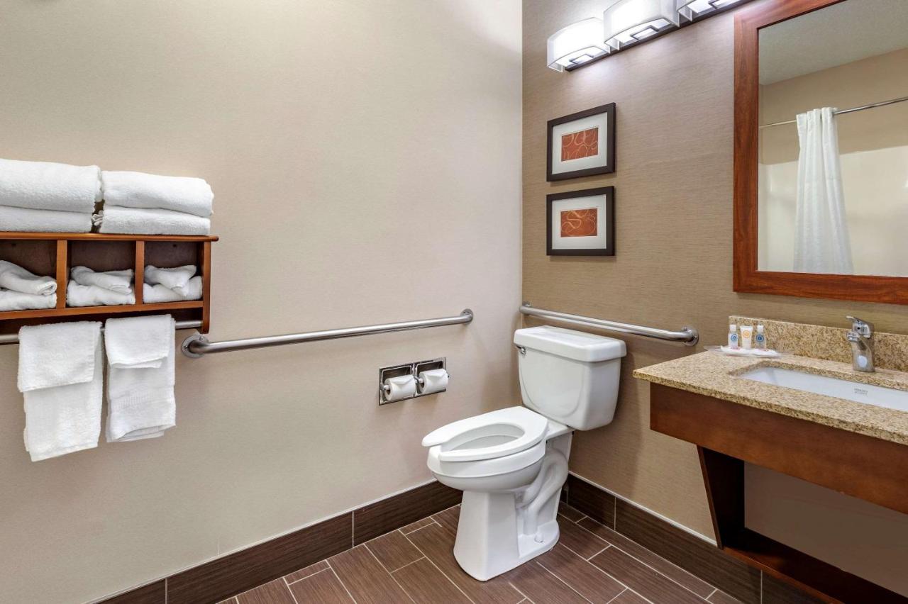Queen Room with Two Queen Beds with Accessible Tub - Accessible/Non-Smoking at Comfort Suites Columbus West - Hilliard