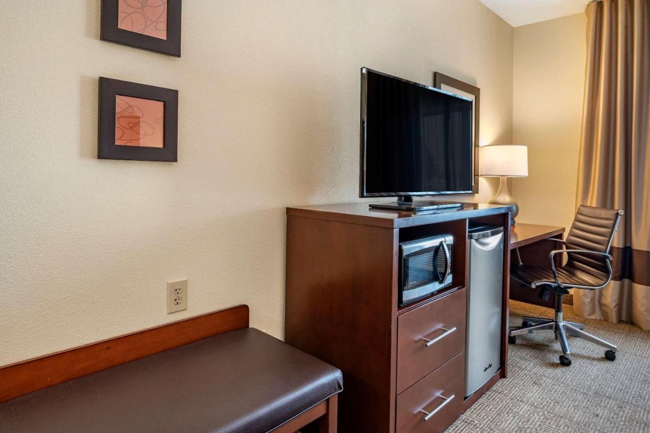 King Room - Non-Smoking at Comfort Suites Columbus West - Hilliard