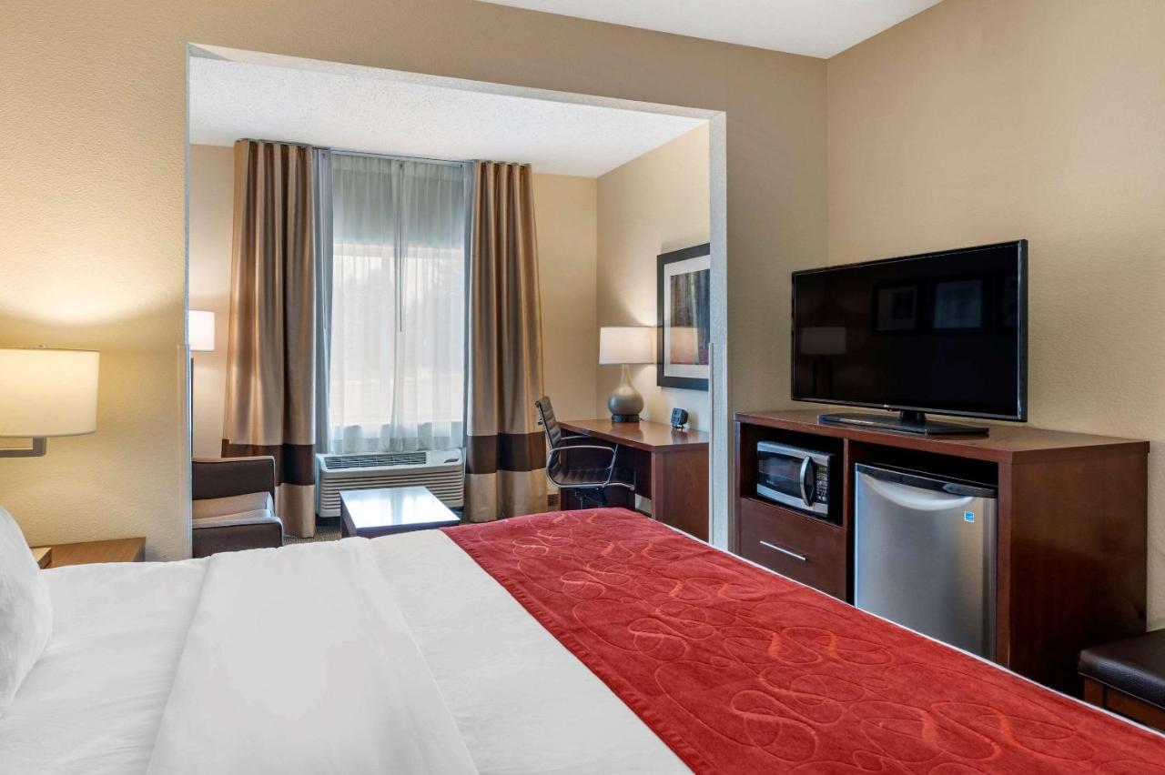 King Suite - Non-Smoking at Comfort Suites Columbus West - Hilliard