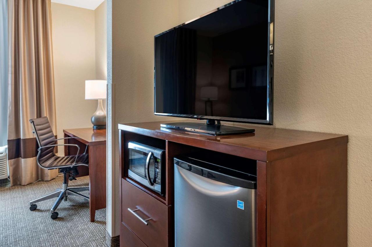 Queen Suite with Two Queen Beds - Non-Smoking at Comfort Suites Columbus West - Hilliard