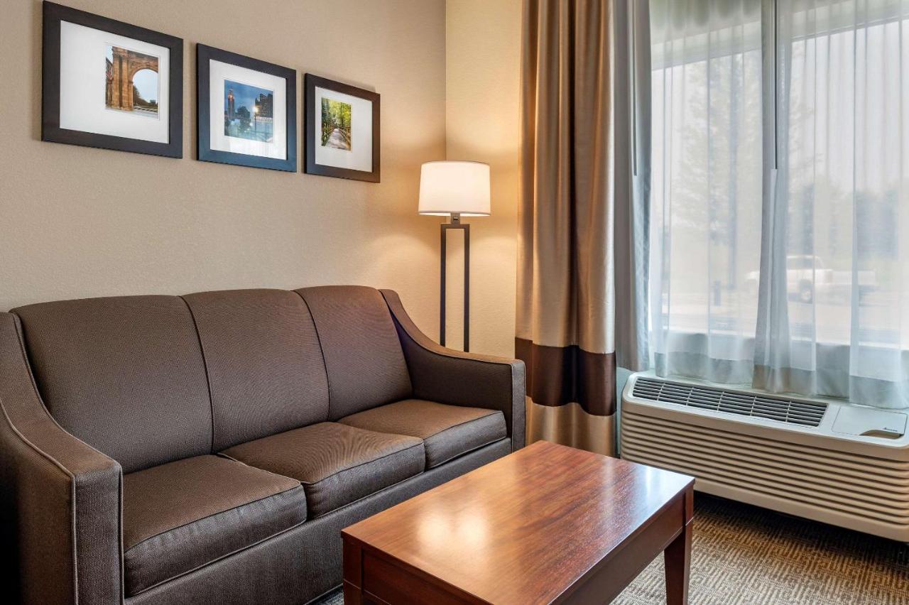 Queen Suite with Two Queen Beds - Non-Smoking at Comfort Suites Columbus West - Hilliard