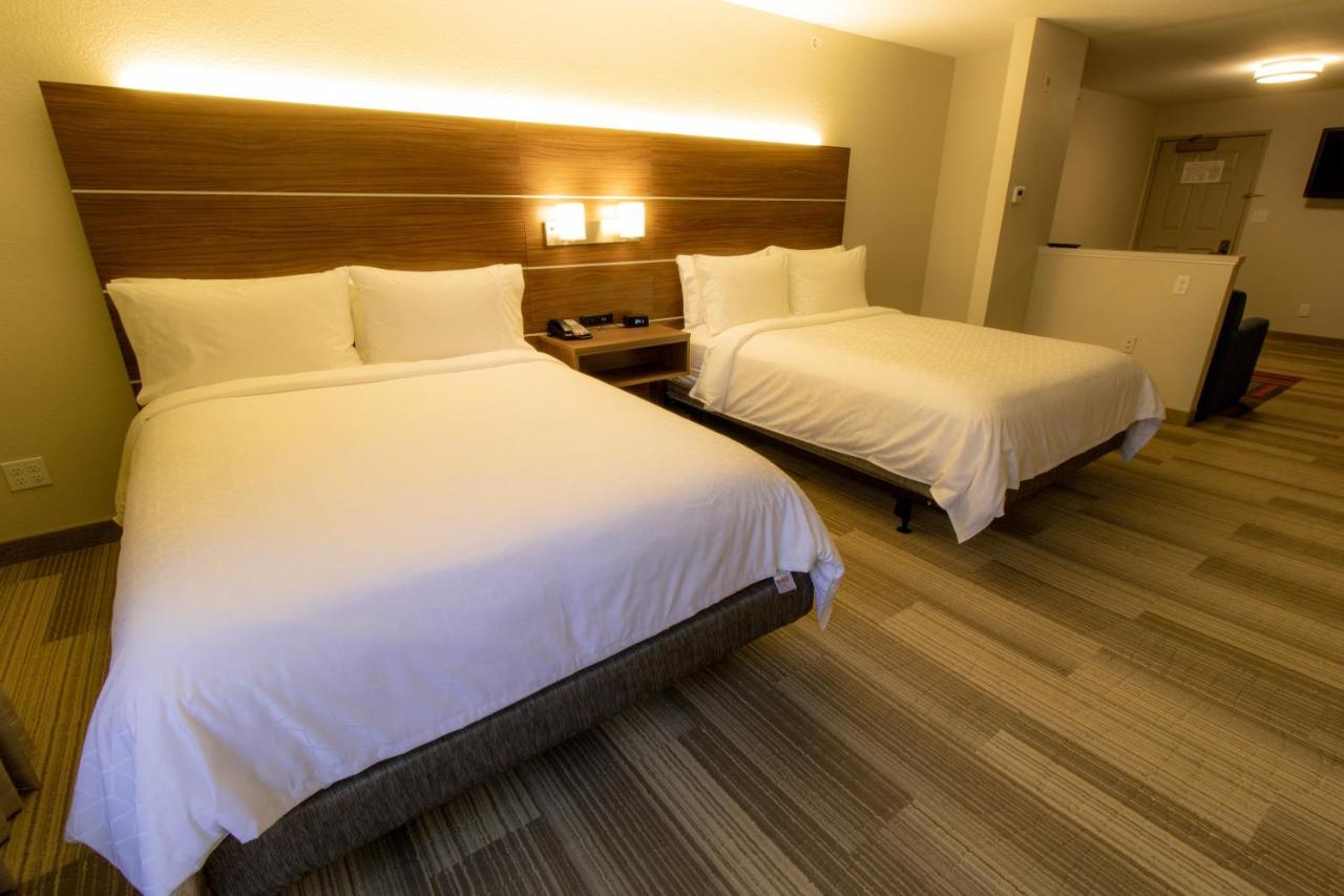 Suite with Mobility Accessible Tub - Non-Smoking at Holiday Inn Express and Suites Manassas by IHG