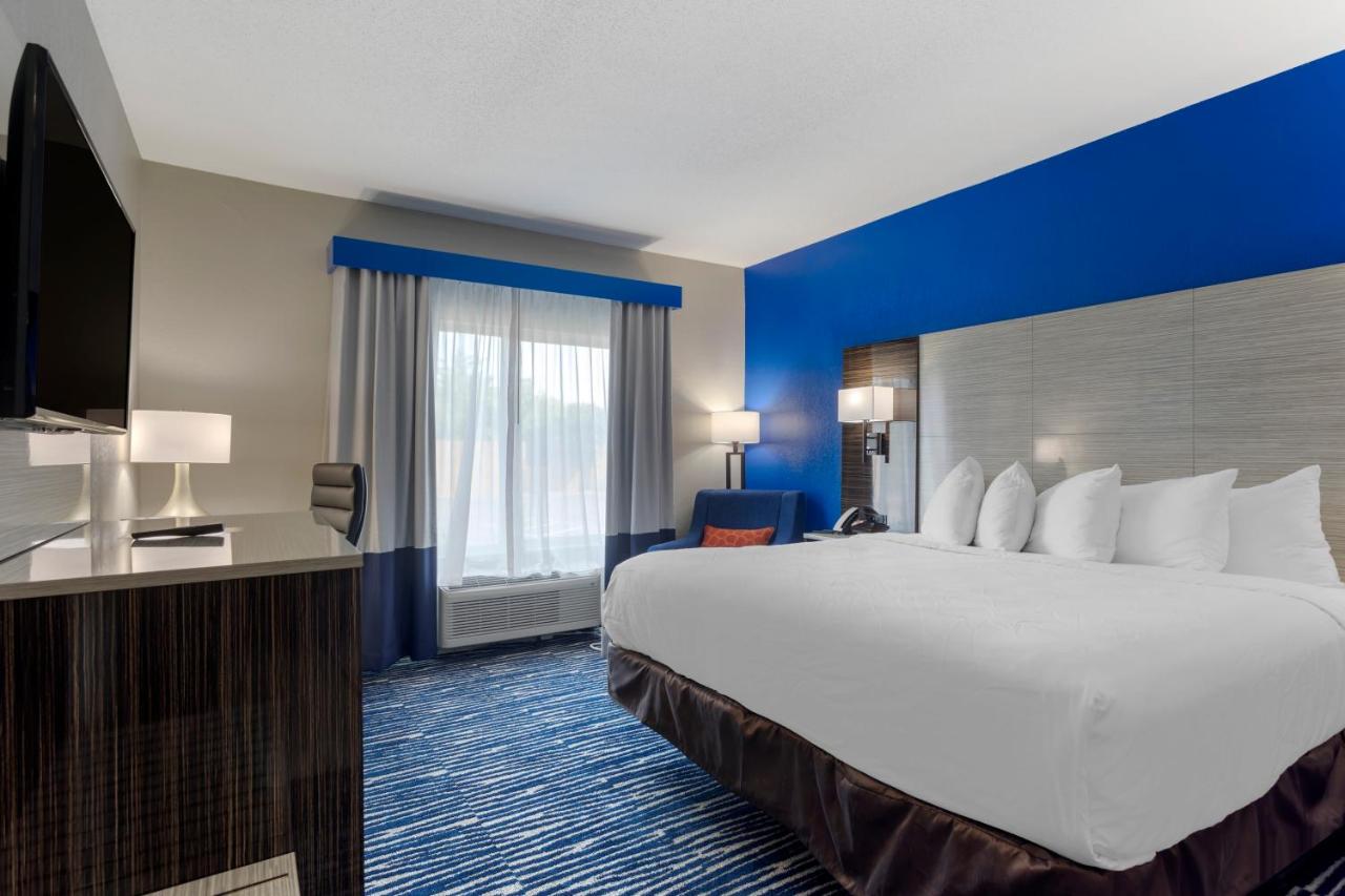 King Room - Accessible/Non Smoking at Comfort Inn & Suites Memphis East