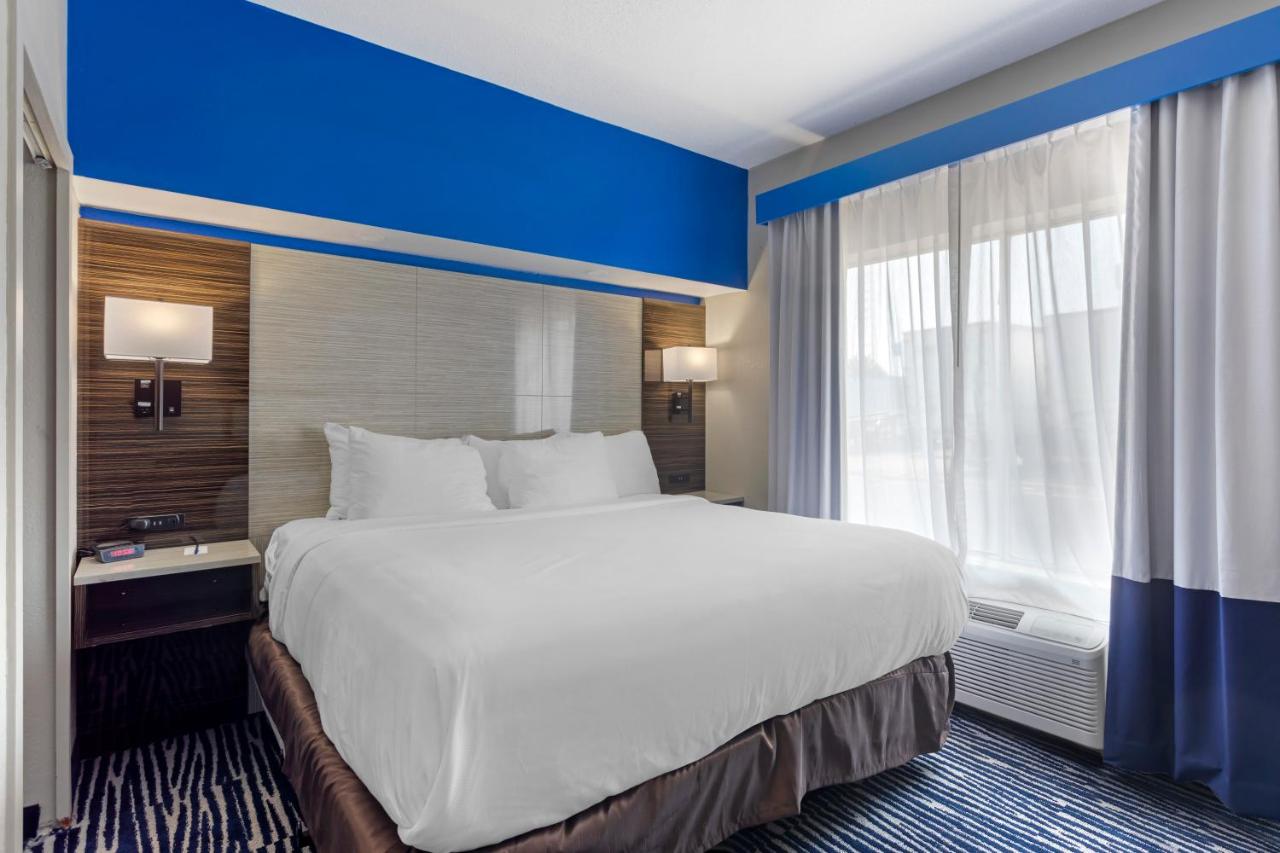 King Suite - Non Smoking at Comfort Inn & Suites Memphis East