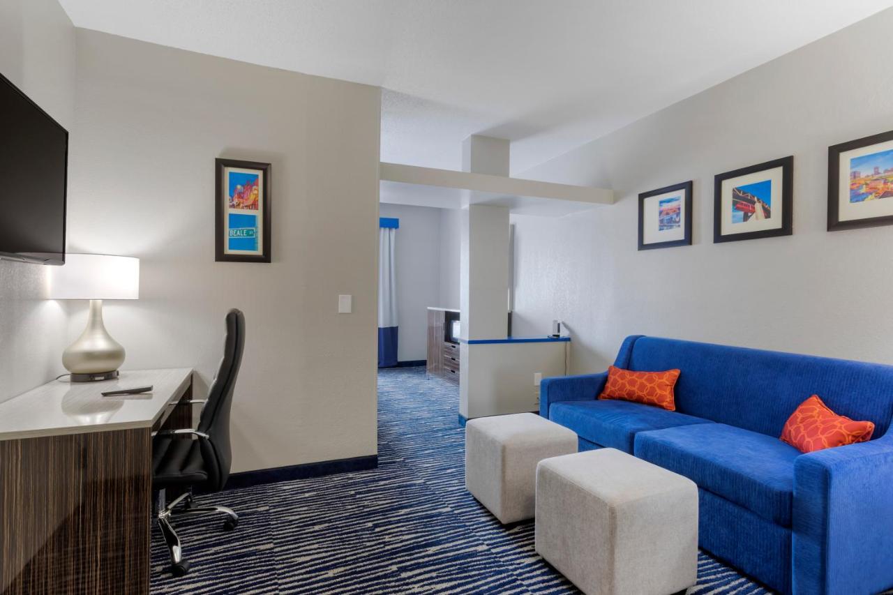 King Suite - Non Smoking at Comfort Inn & Suites Memphis East