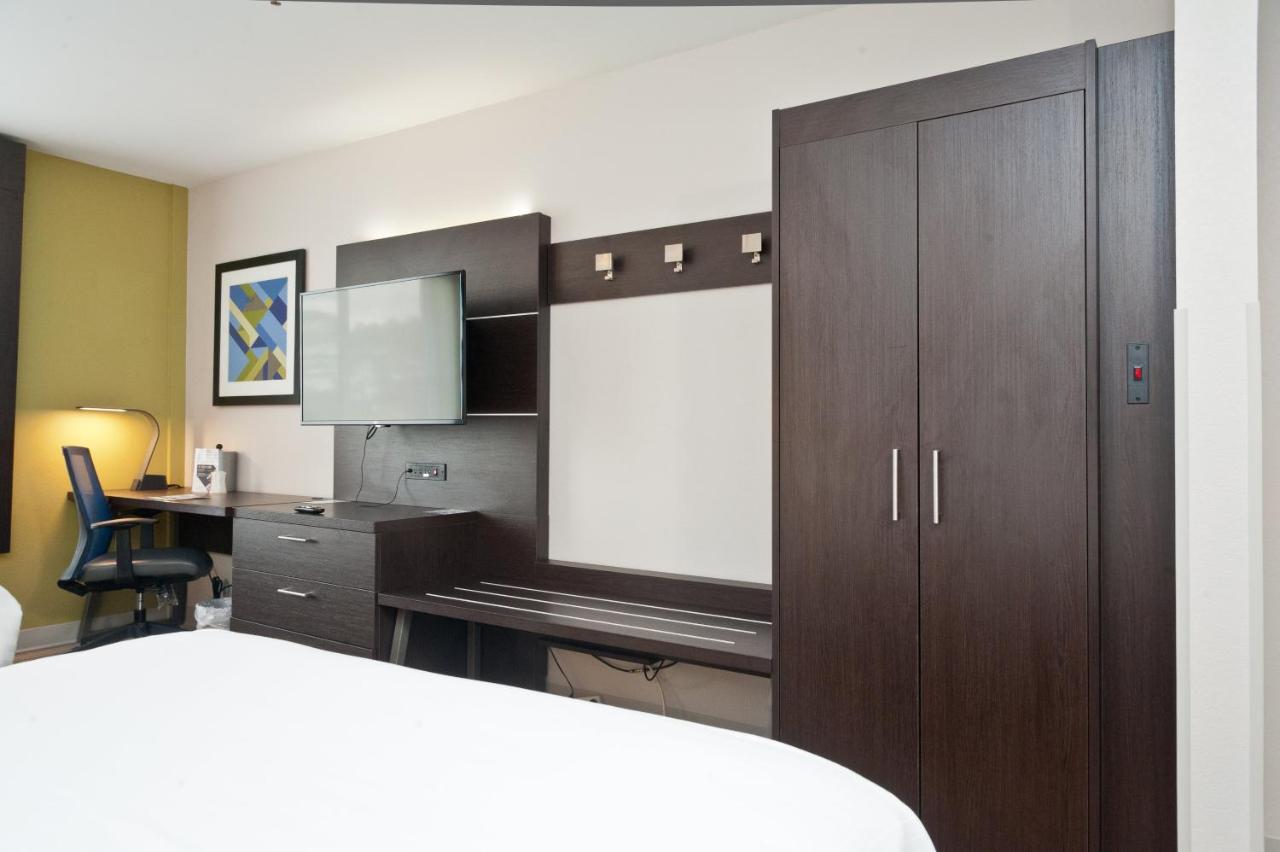Room Selected at Check-In at Holiday Inn Express Hotel & Suites Scott - Lafayette West by IHG
