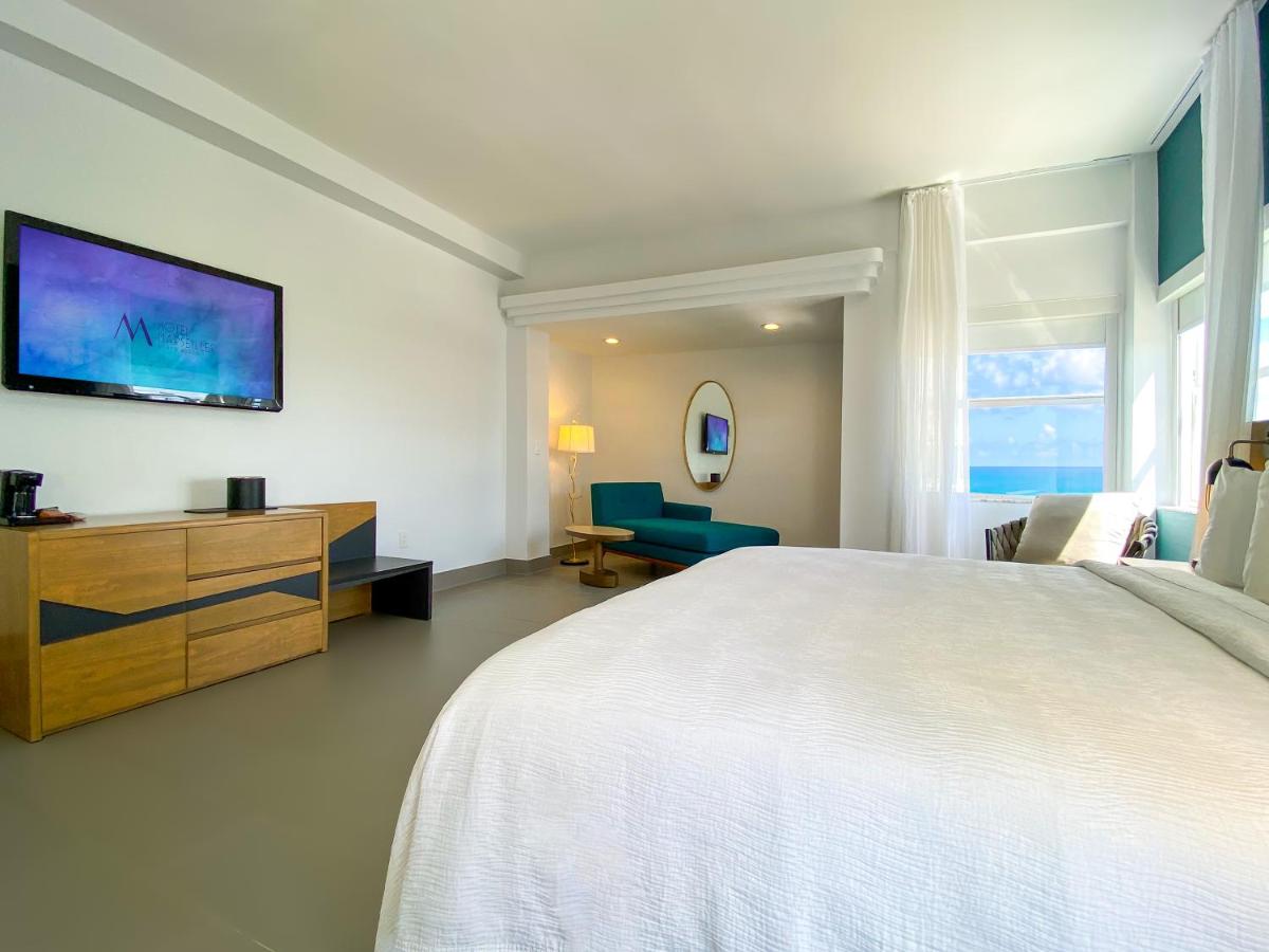 Junior Suite King at Marseilles Beachfront Hotel
