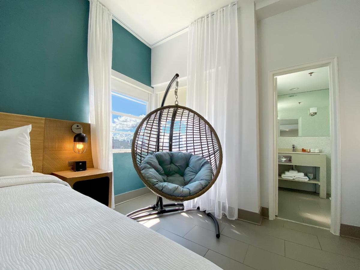 Junior Suite King at Marseilles Beachfront Hotel