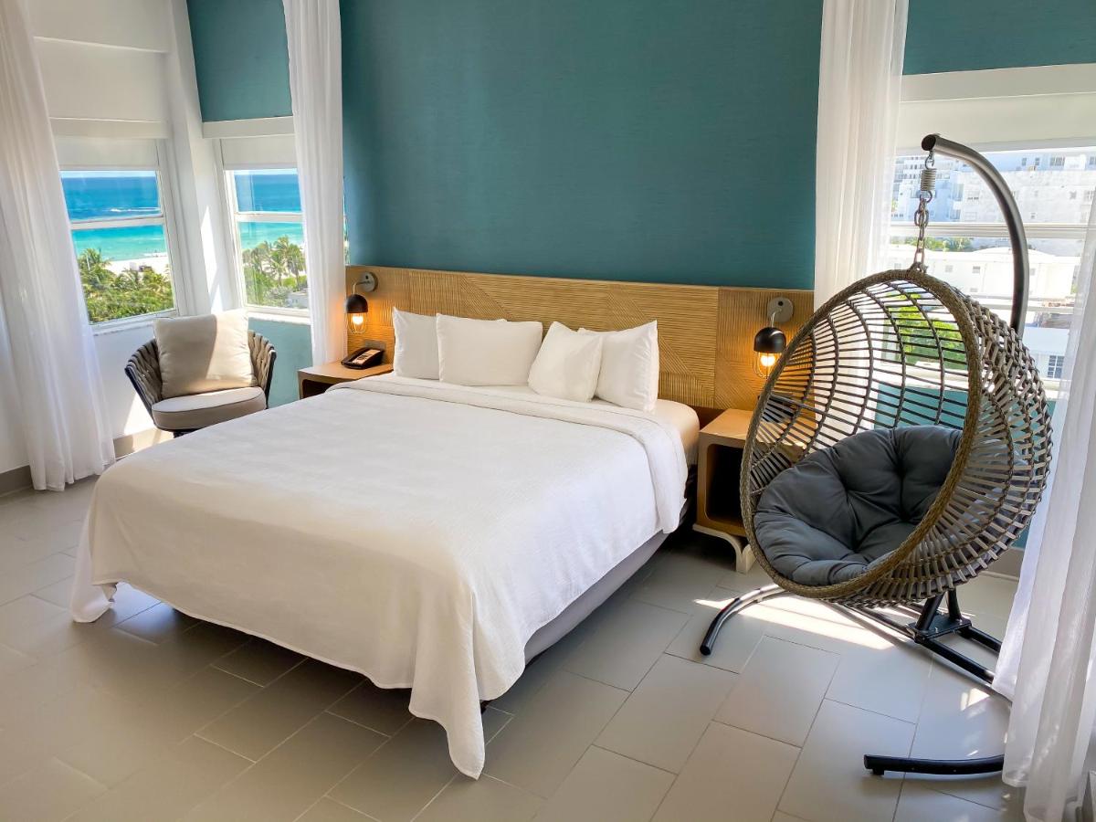 Junior Suite King at Marseilles Beachfront Hotel