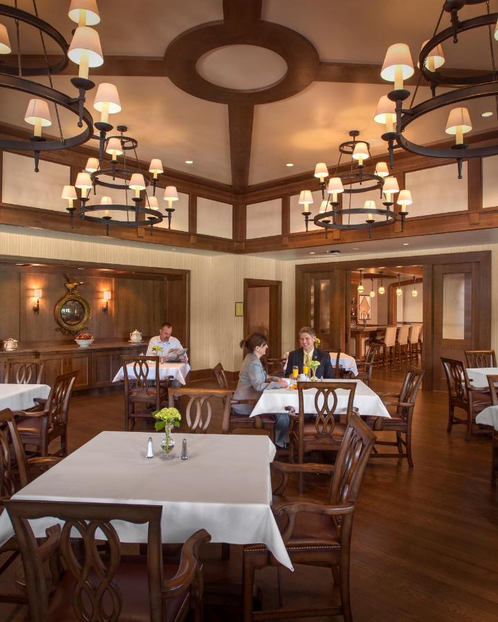Deluxe King Room at The Sewanee Inn
