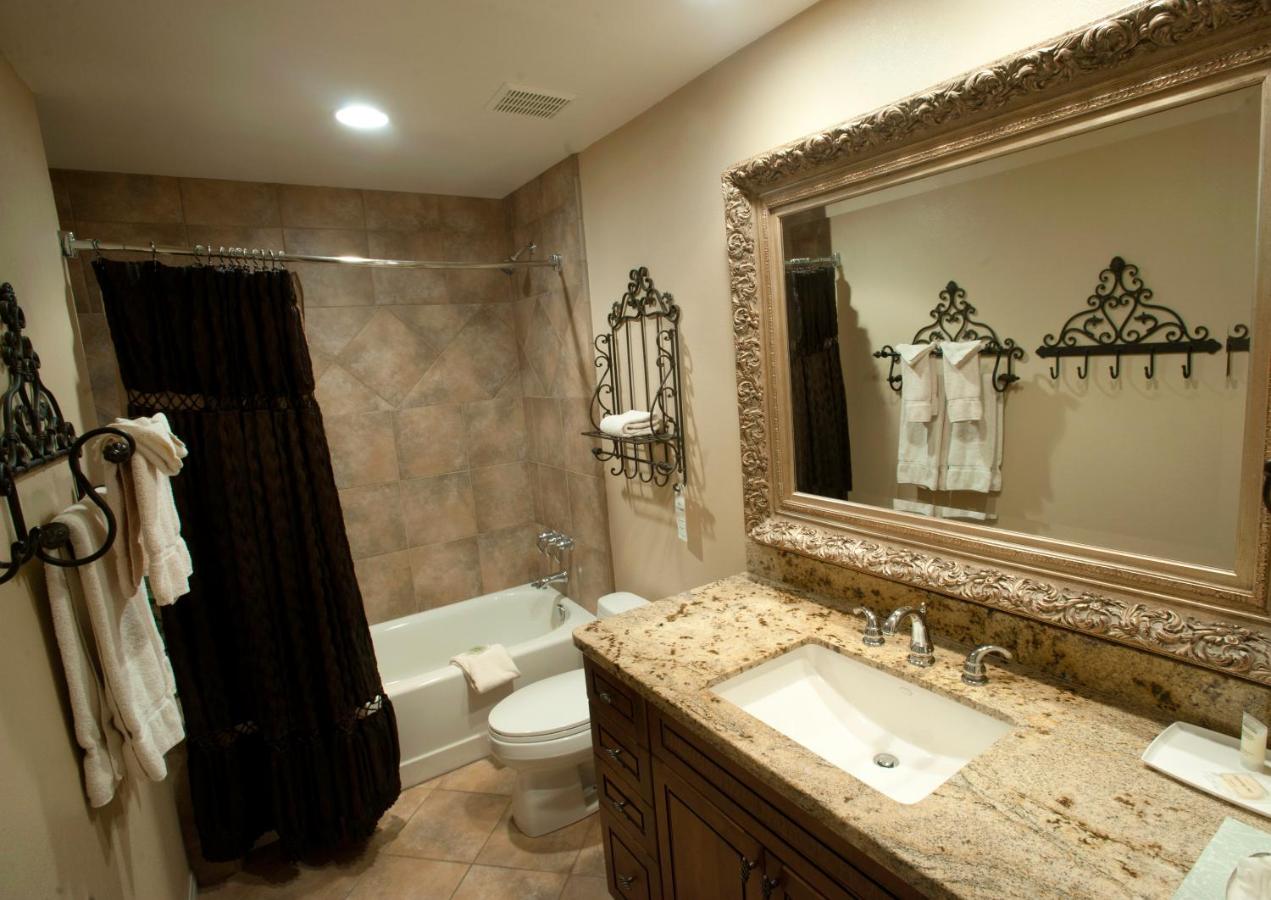 One-Bedroom Suite at Shadow Mountain Resort