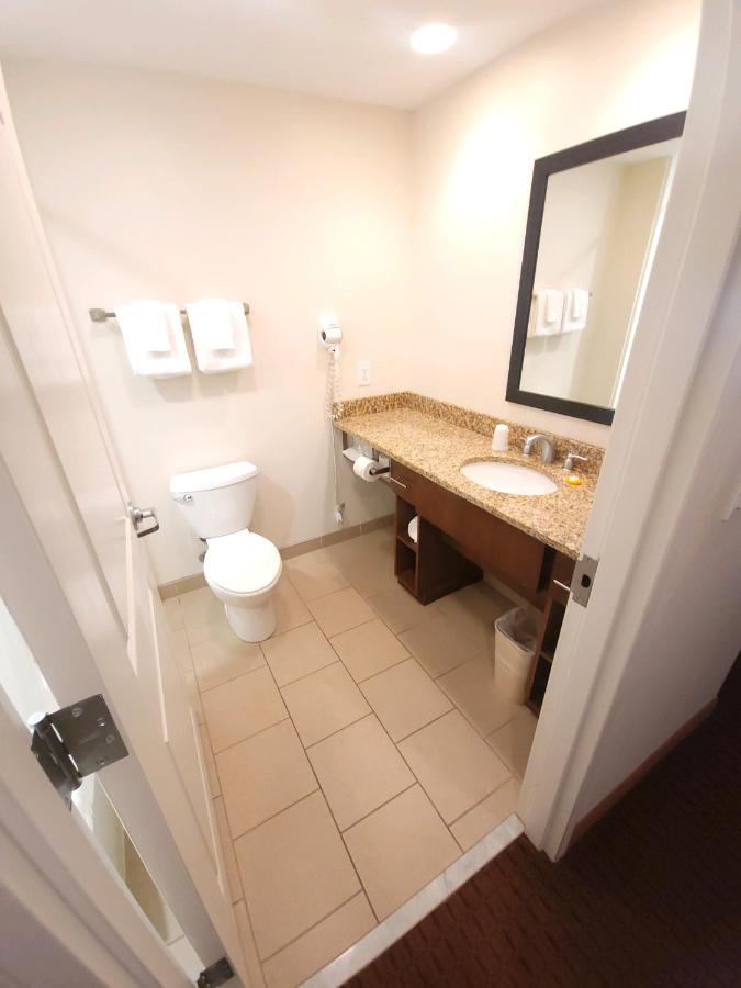 King Room - Lodge at Penn Wells Lodge