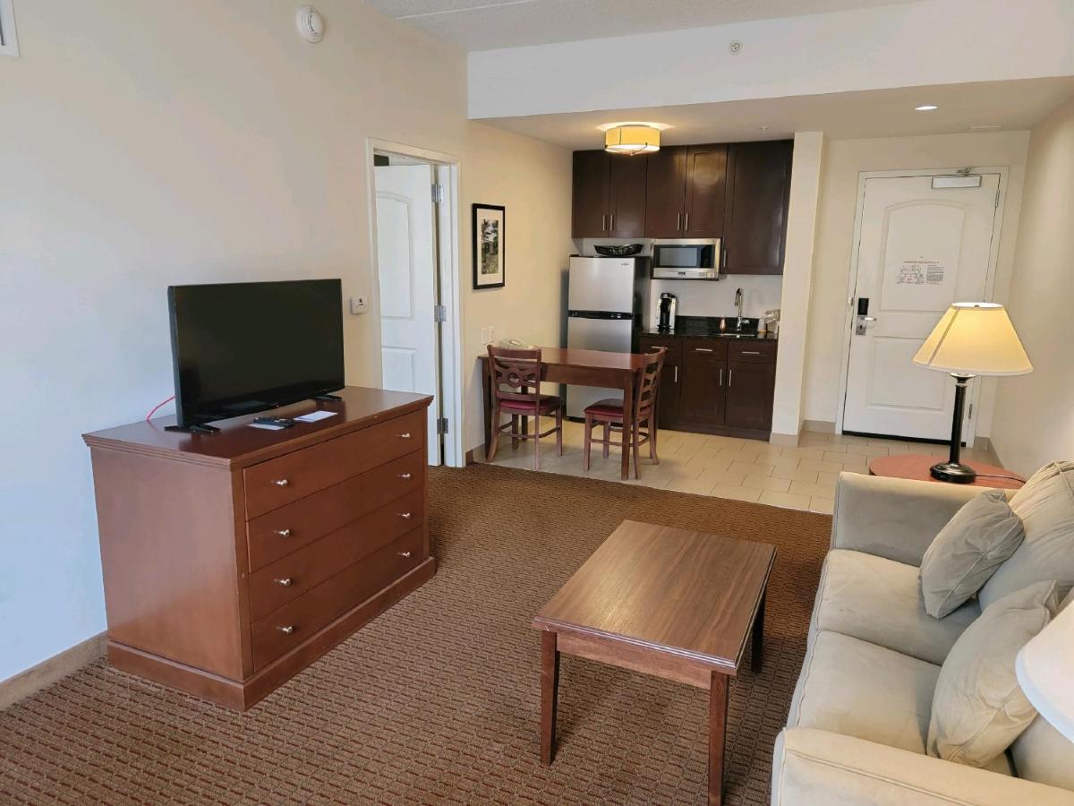 King Suite with Fireplace - Lodge at Penn Wells Lodge