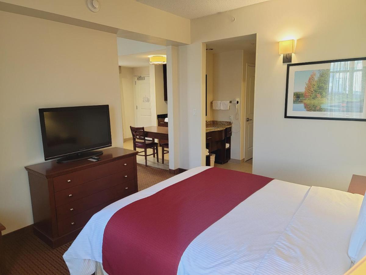 Queen Suite - Hearing Accessible at Penn Wells Lodge
