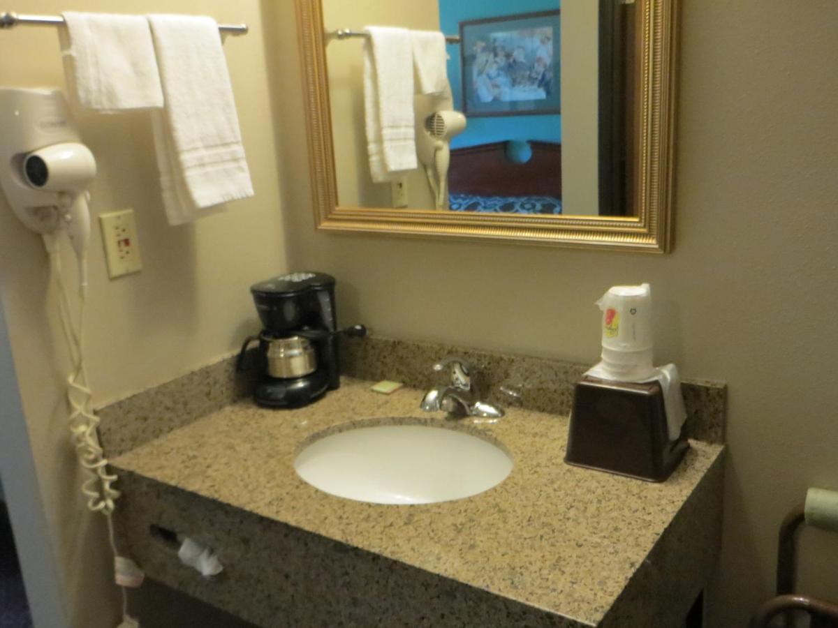King Room - Non-Smoking at Super 8 by Wyndham Hudson
