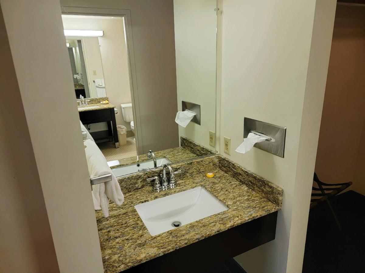 Two Queen Room with Balcony or Patio at Penn Wells Lodge