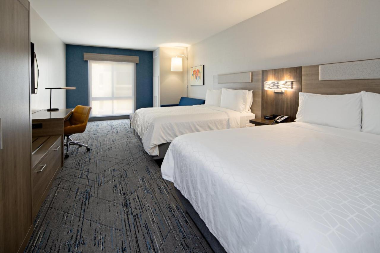 Queen Suite with Two Queen Beds - Non-Smoking at Best Western Valencia/Six Flags Inn & Suites