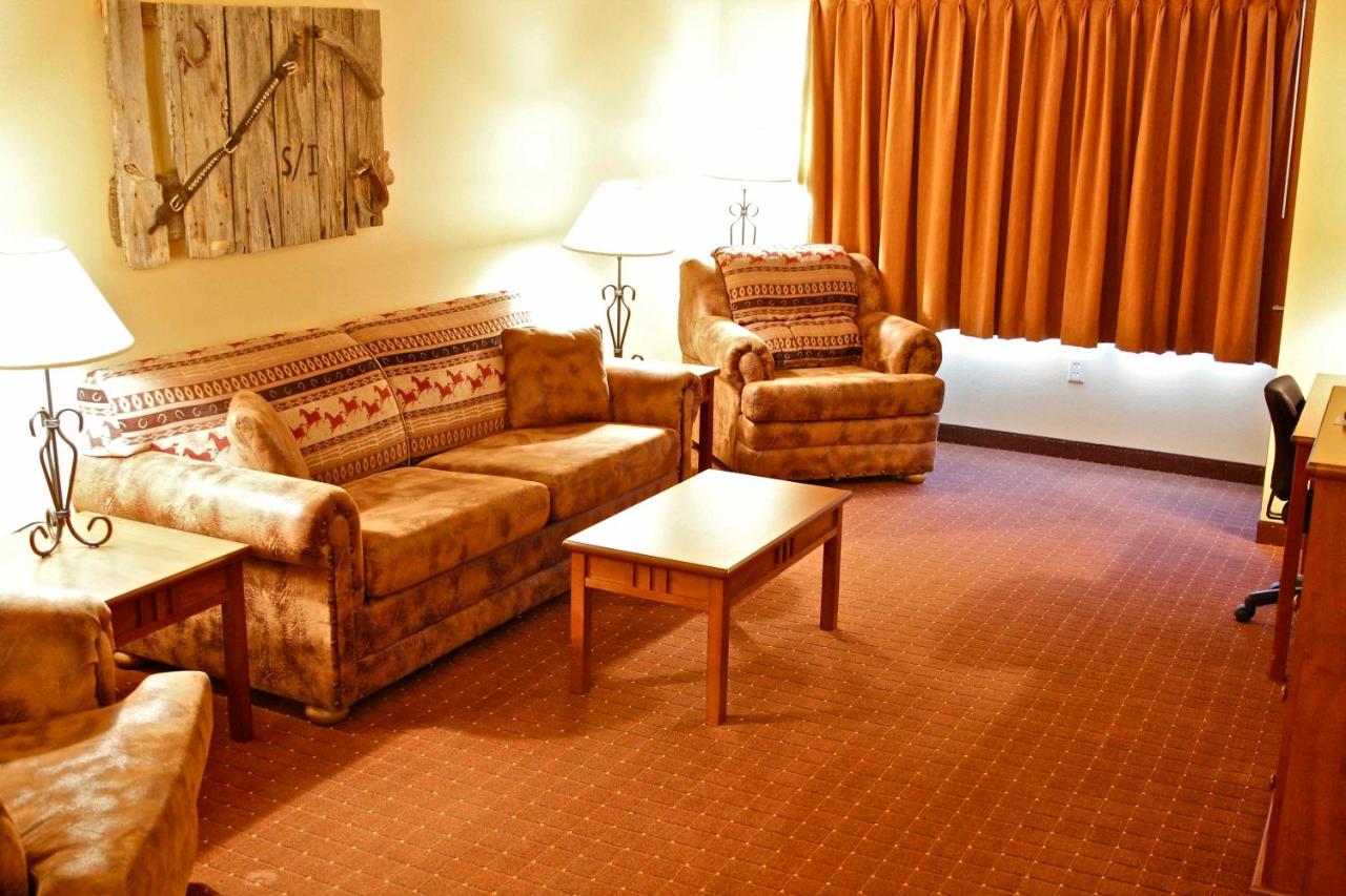 Deluxe Two Bedroom Suite at Arbuckle Lodge