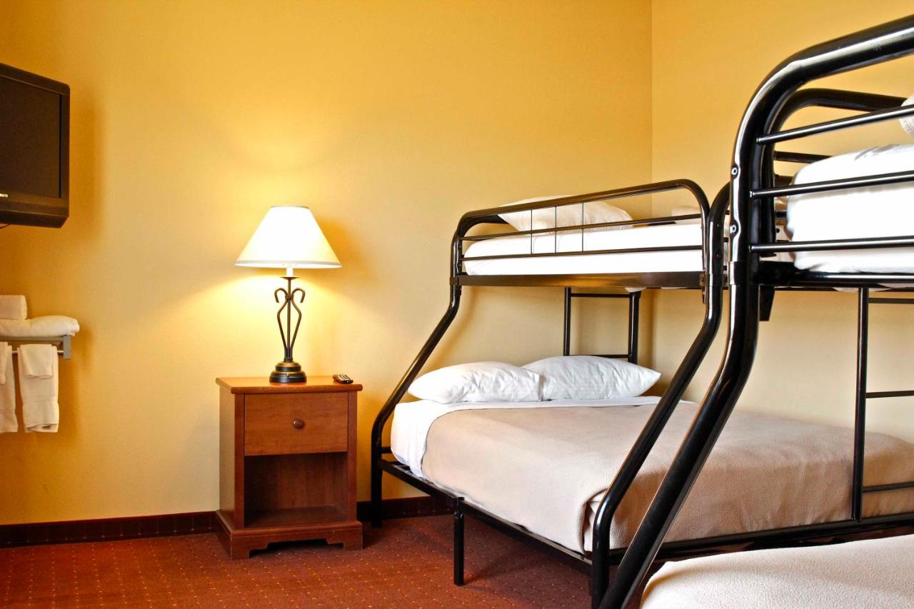 Family Suite at Arbuckle Lodge