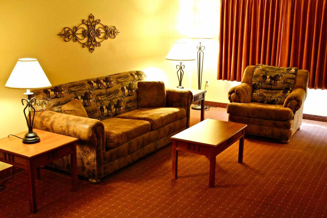 Deluxe Two Bedroom Suite at Arbuckle Lodge
