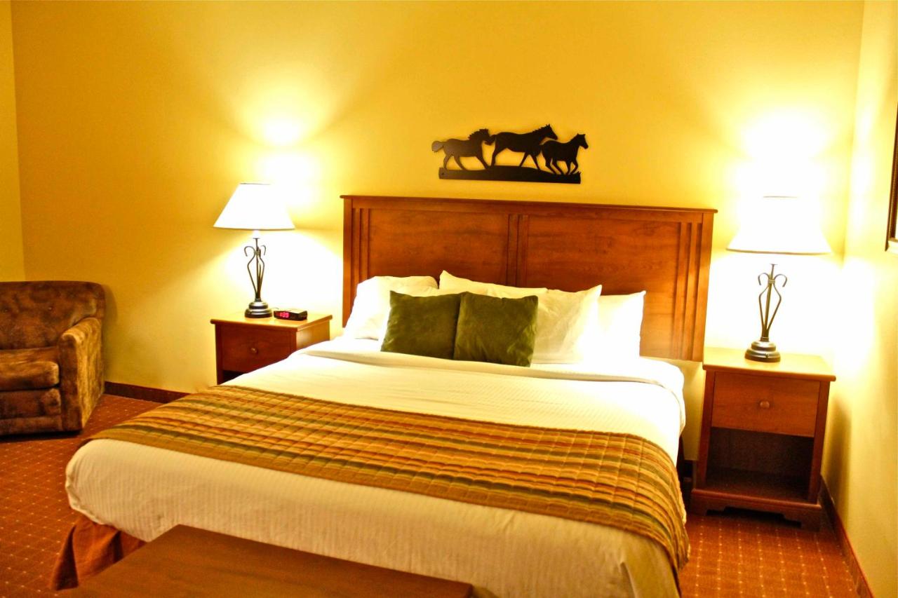 Deluxe King Suite at Arbuckle Lodge