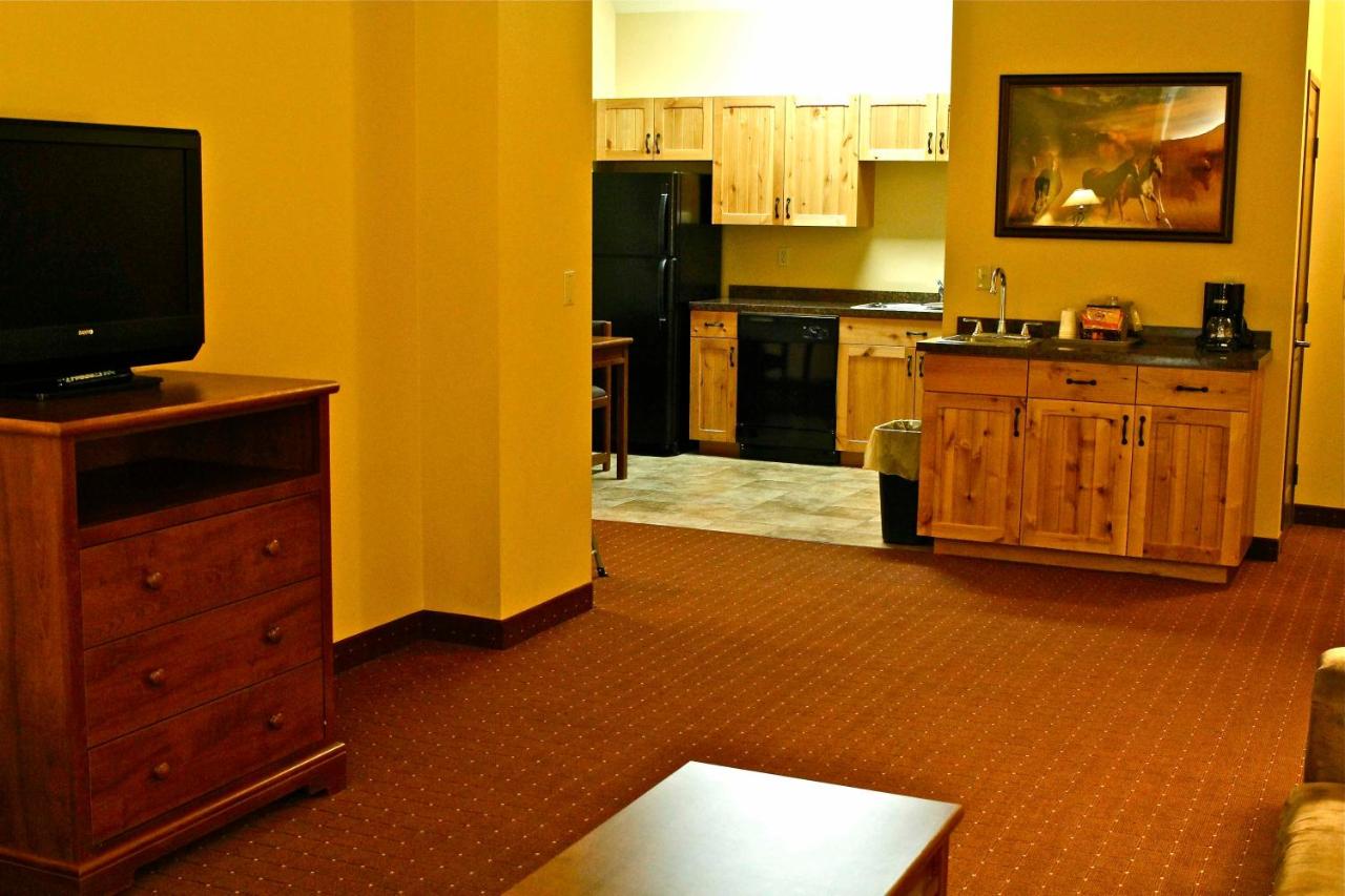Deluxe Two Bedroom Suite at Arbuckle Lodge