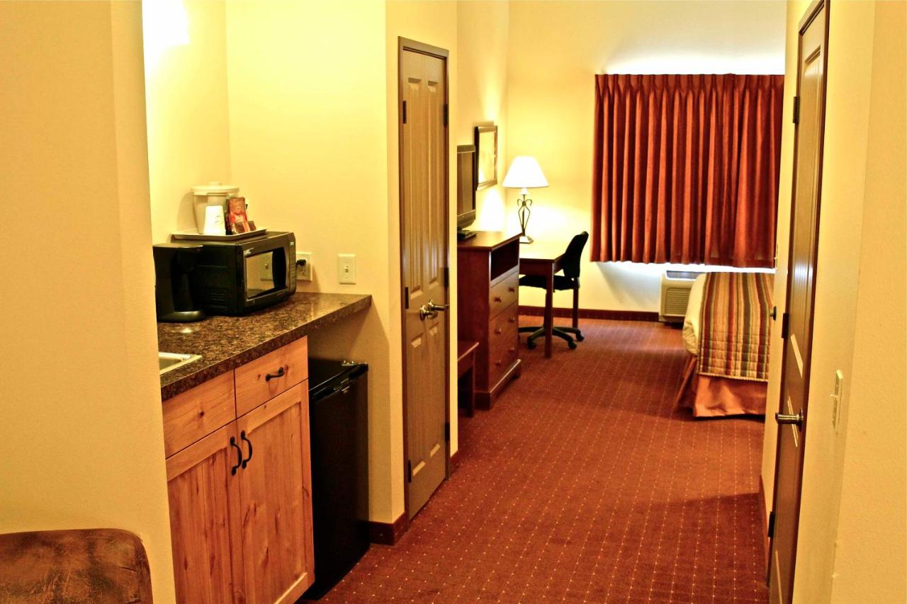 Deluxe King Suite at Arbuckle Lodge