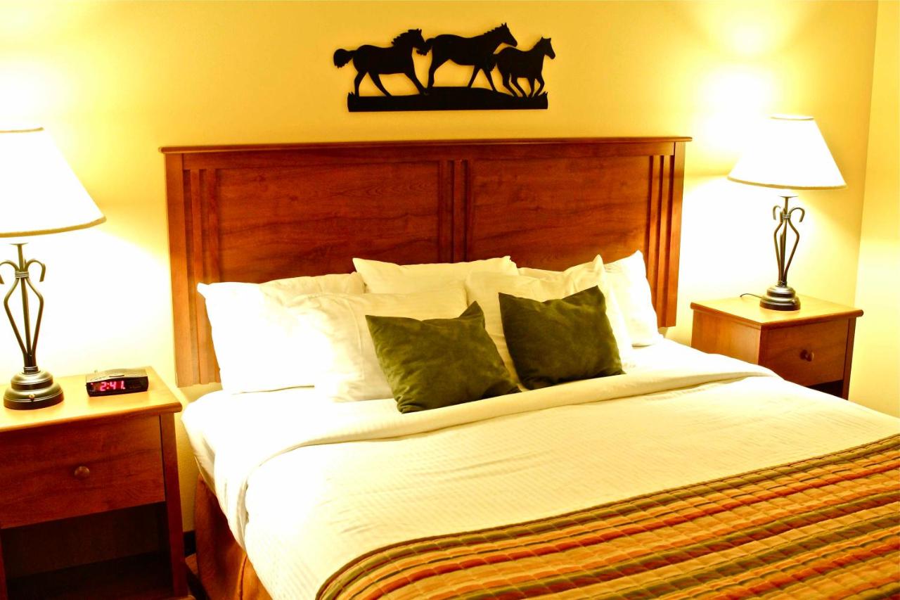 King Room at Arbuckle Lodge